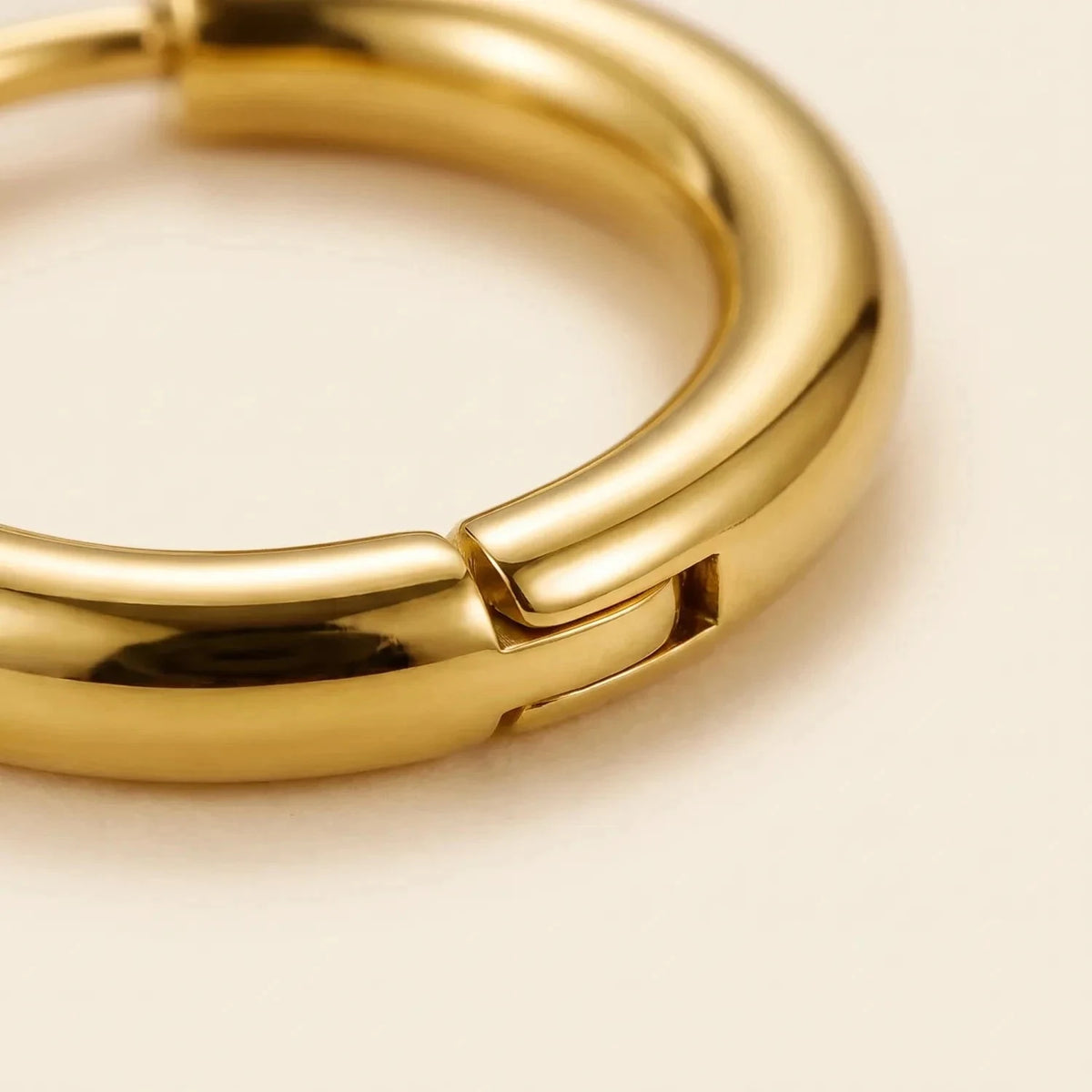 Kolczyki Asia — biżuteria ze stali chirurgicznej 316L w powłoce PVD 18K, zdjęcie 3